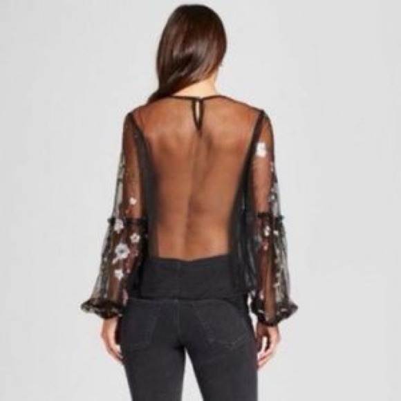 A New Day Sheer Embroidered Floral Top Size Medium NWT - Picture 2 of 12